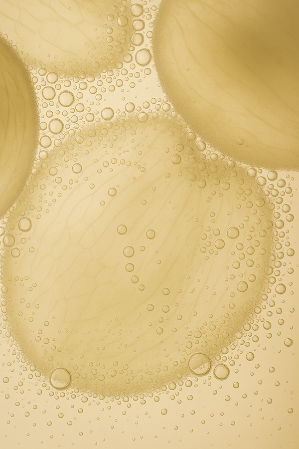 Close up of vitamin B6 text with water bubbles on a reflective gold background